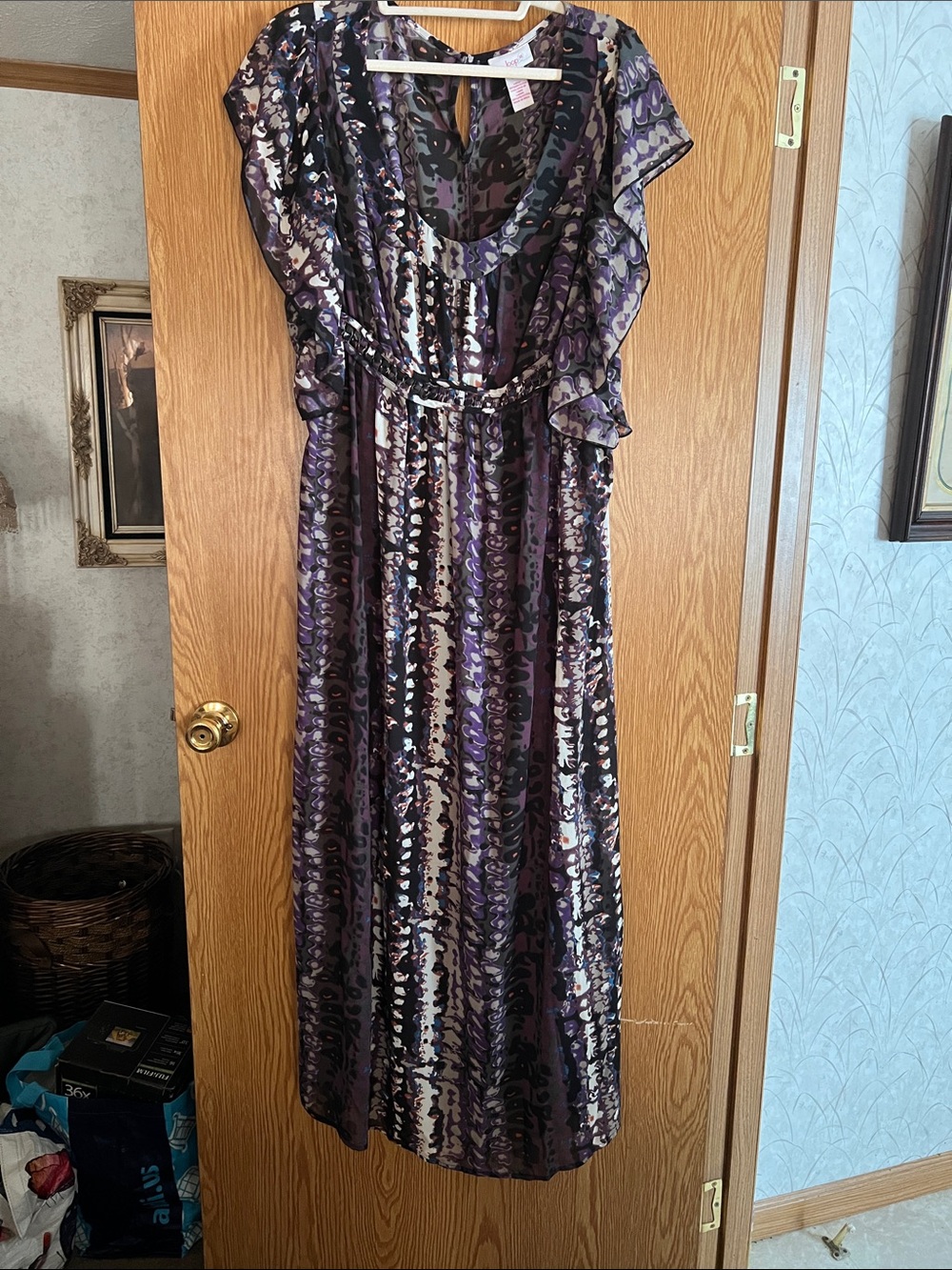 Flowing Purple Patterned Maxi Dress with Ruffle Sleeves